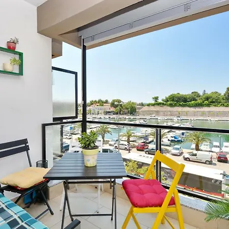 Apartment Spacious Premium Lipotica With Oldtown View - Have A Memorable