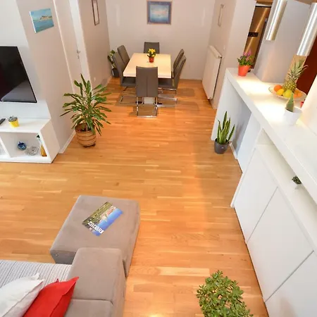 Spacious Premium Lipotica With Oldtown View - Have A Memorable Apartment