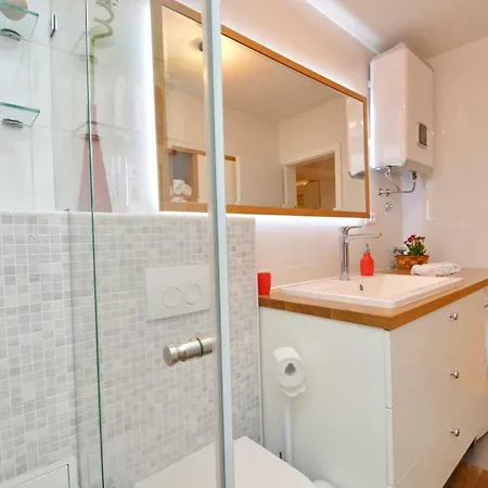 Apartment Spacious Premium Lipotica With Oldtown View - Have A Memorable *