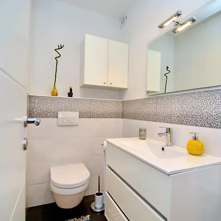 Apartment Spacious Premium Lipotica With Oldtown View - Have A Memorable