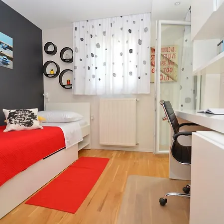 Spacious Premium Lipotica With Oldtown View - Have A Memorable Lejlighed